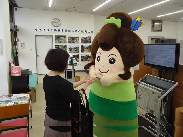 【矢野支店】「ゆるキャラたちと巡る復興への軌跡」写真展を開催しました